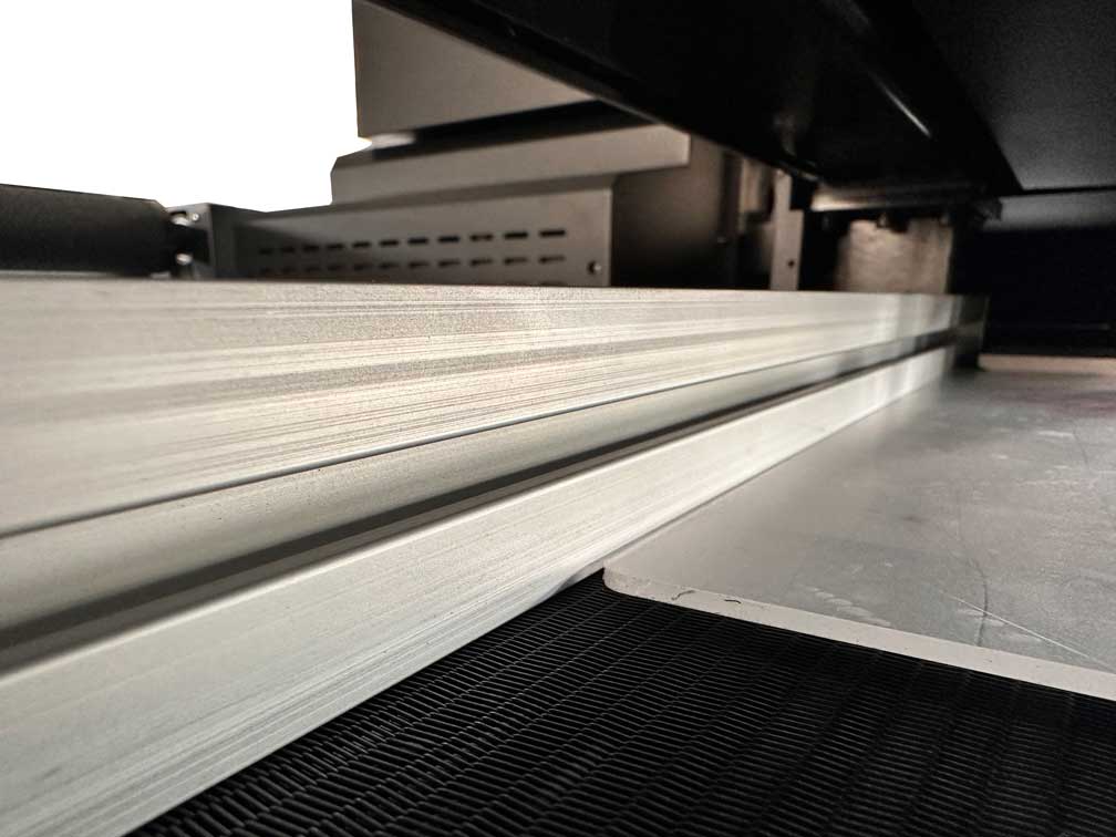 精準(zhǔn)定位 防止材料偏移